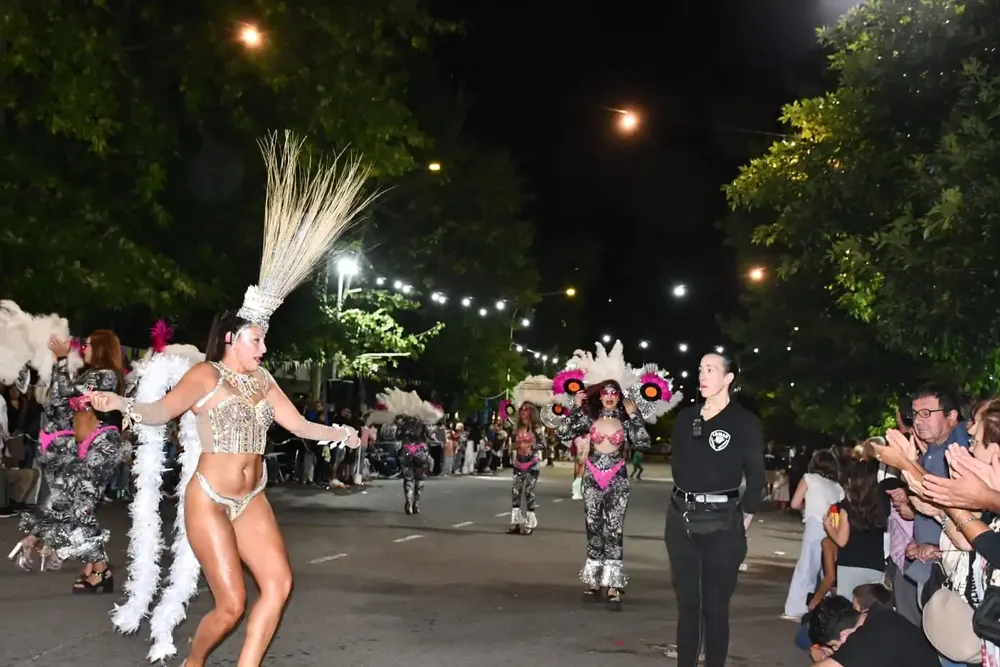260218-CARNAVAL-2026-EN-EL-CENTRO-DE-LA-CIUDAD-PRIMERA-NOCHE-5