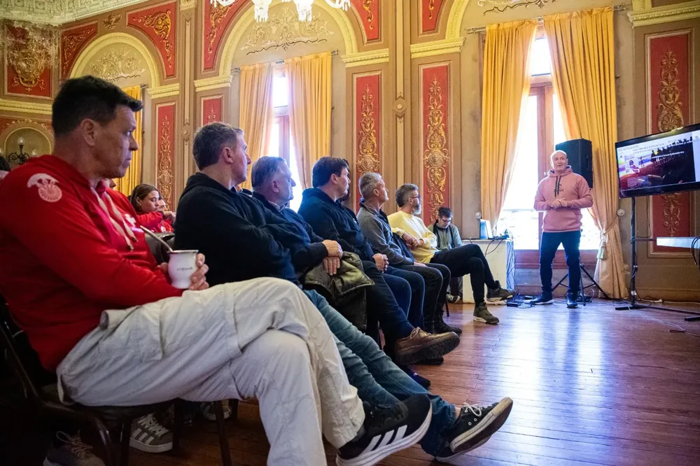 598f28dd-5108-4c30-8eb5-ae6db90569c1