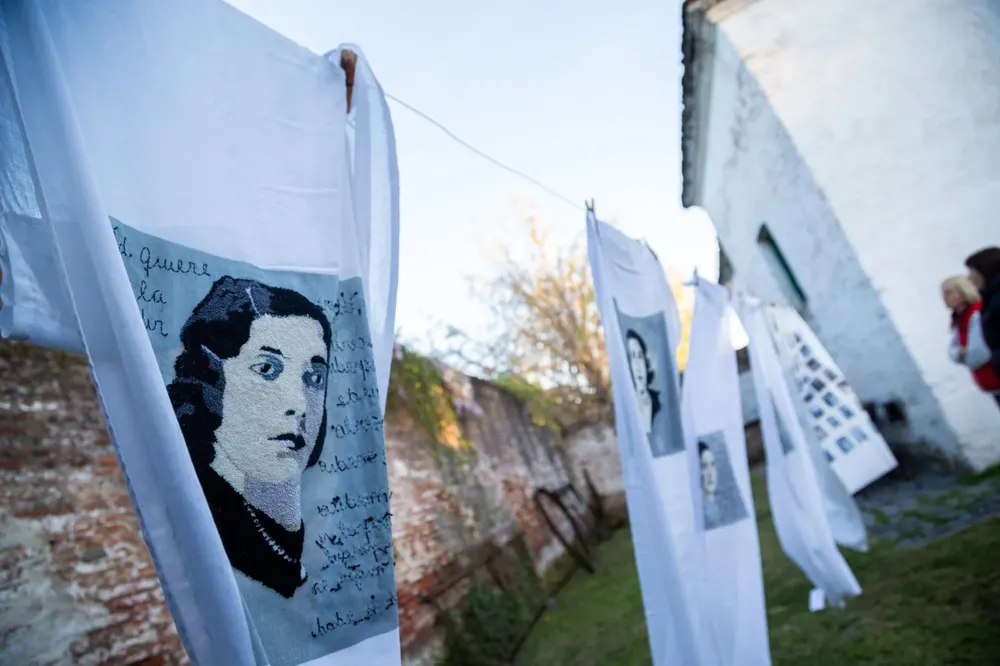 5b8d72a6-a911-471f-8936-2e4879f364e6