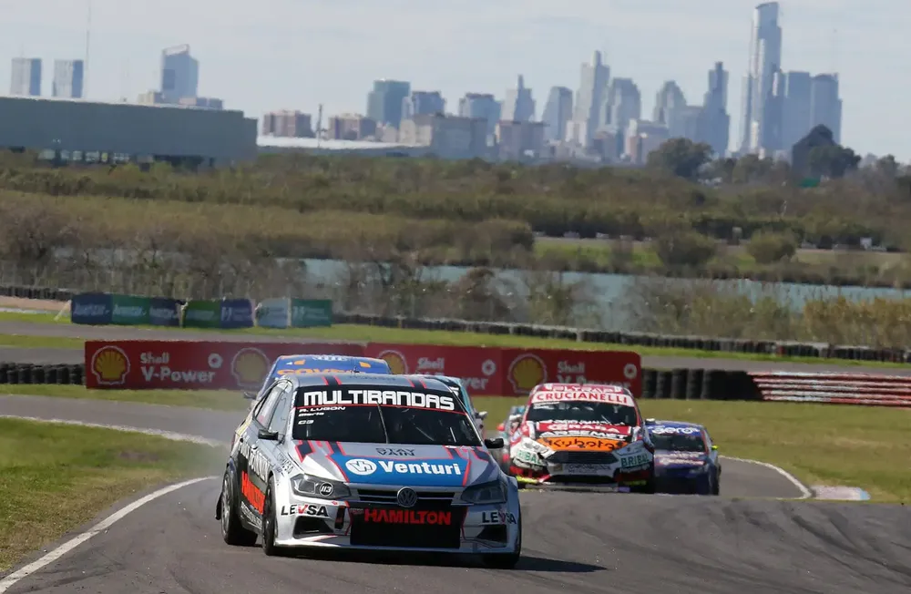 TN-Podio-Bs-As-C3-titulares2-1536x1002