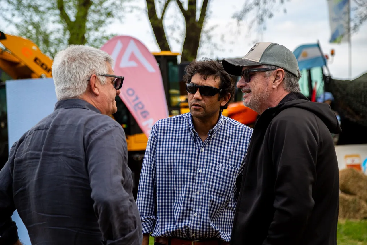 c2dd5b7d-e5ca-4d44-aefe-bffa951ce48c